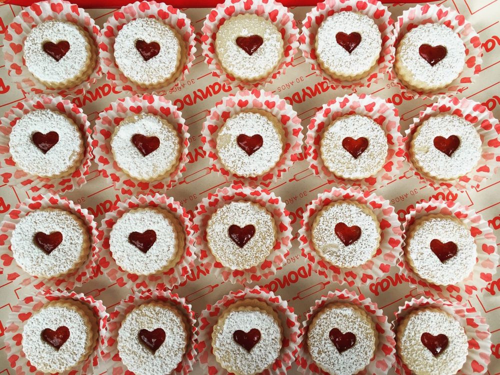 Galletas linzer con corazón de mermelada en capacillos de Panydonas
